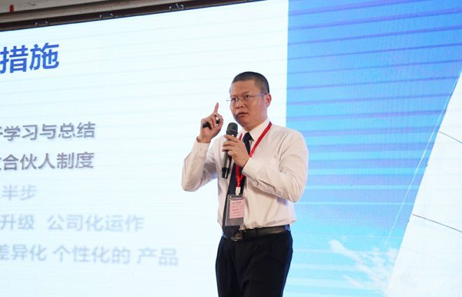 瓦科涂料副總經(jīng)理羅振明